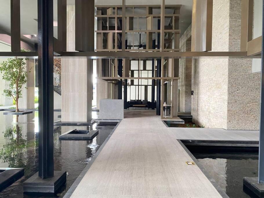 1BR condo with Amazing KLCC View & Infinity Pool at Lalaport Bukit Bintang