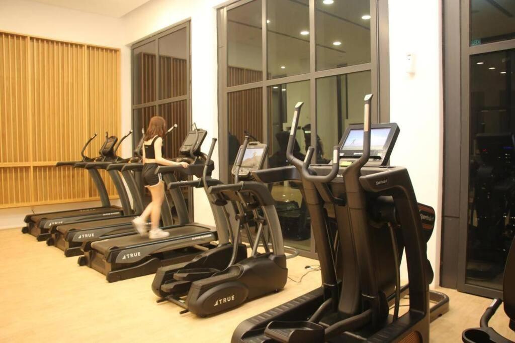 1BR condo with Amazing KLCC View & Infinity Pool at Lalaport Bukit Bintang