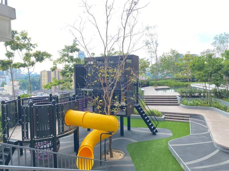1BR condo with Amazing KLCC View & Infinity Pool at Lalaport Bukit Bintang
