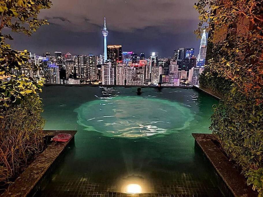 1BR condo with Amazing KLCC View & Infinity Pool at Lalaport Bukit Bintang
