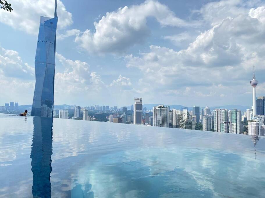 1BR condo with Amazing KLCC View & Infinity Pool at Lalaport Bukit Bintang