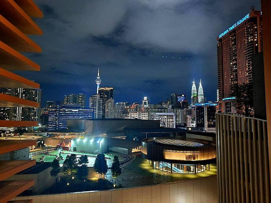 1BR condo with Amazing KLCC View & Infinity Pool at Lalaport Bukit Bintang