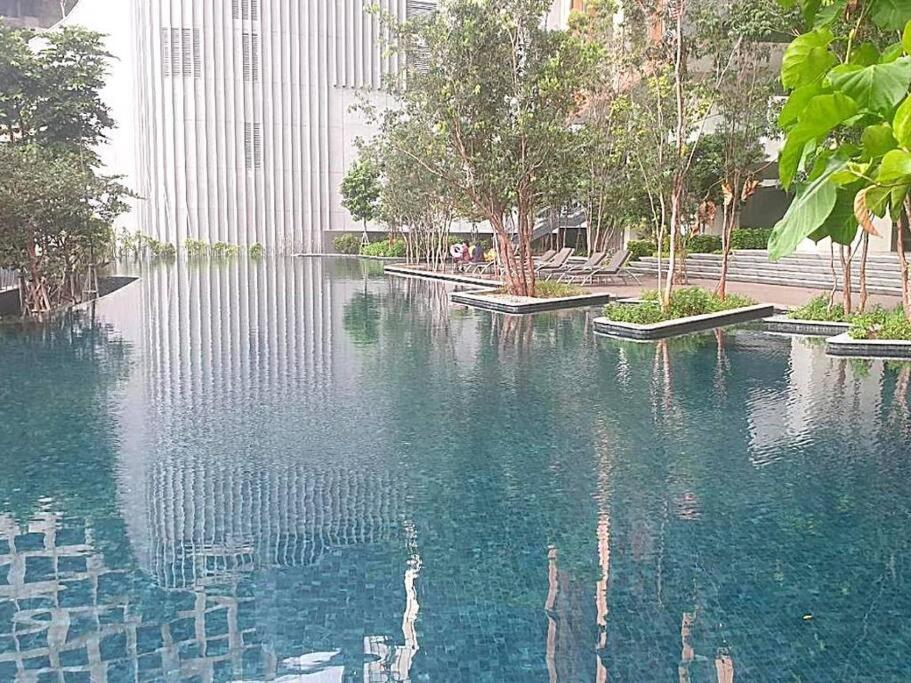 1BR condo with Amazing KLCC View & Infinity Pool at Lalaport Bukit Bintang