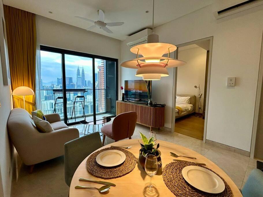 1BR condo with Amazing KLCC View & Infinity Pool at Lalaport Bukit Bintang