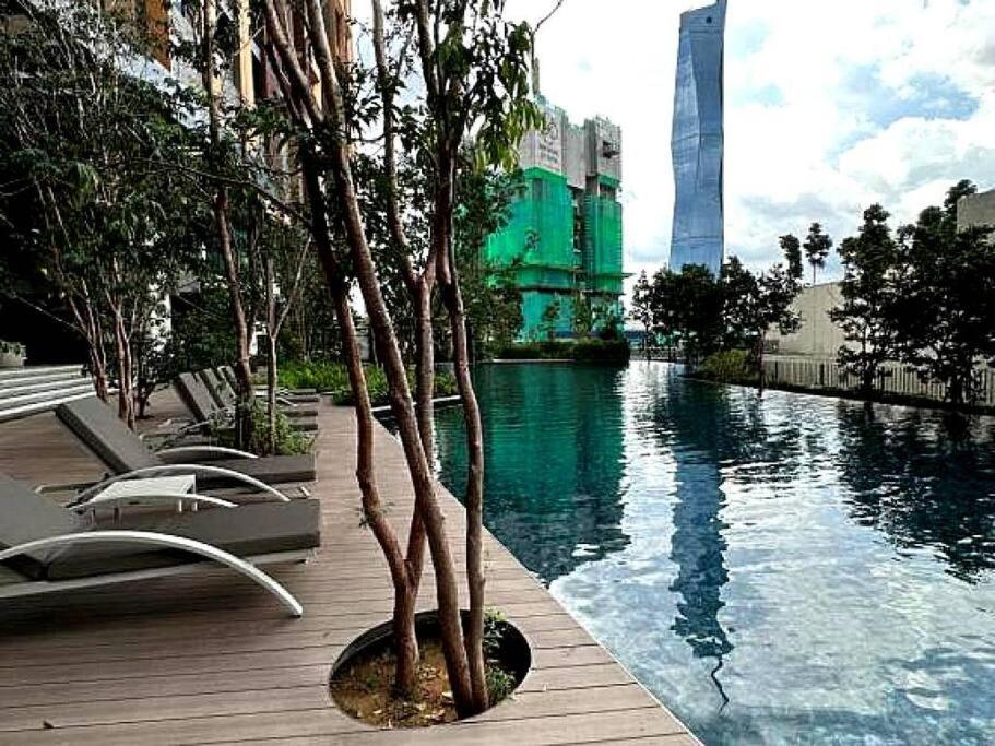 1BR condo with Amazing KLCC View & Infinity Pool at Lalaport Bukit Bintang