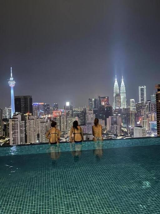 1BR condo with Amazing KLCC View & Infinity Pool at Lalaport Bukit Bintang
