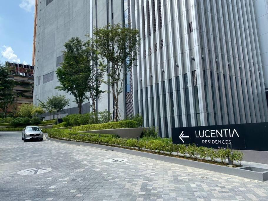 1BR condo with Amazing KLCC View & Infinity Pool at Lalaport Bukit Bintang