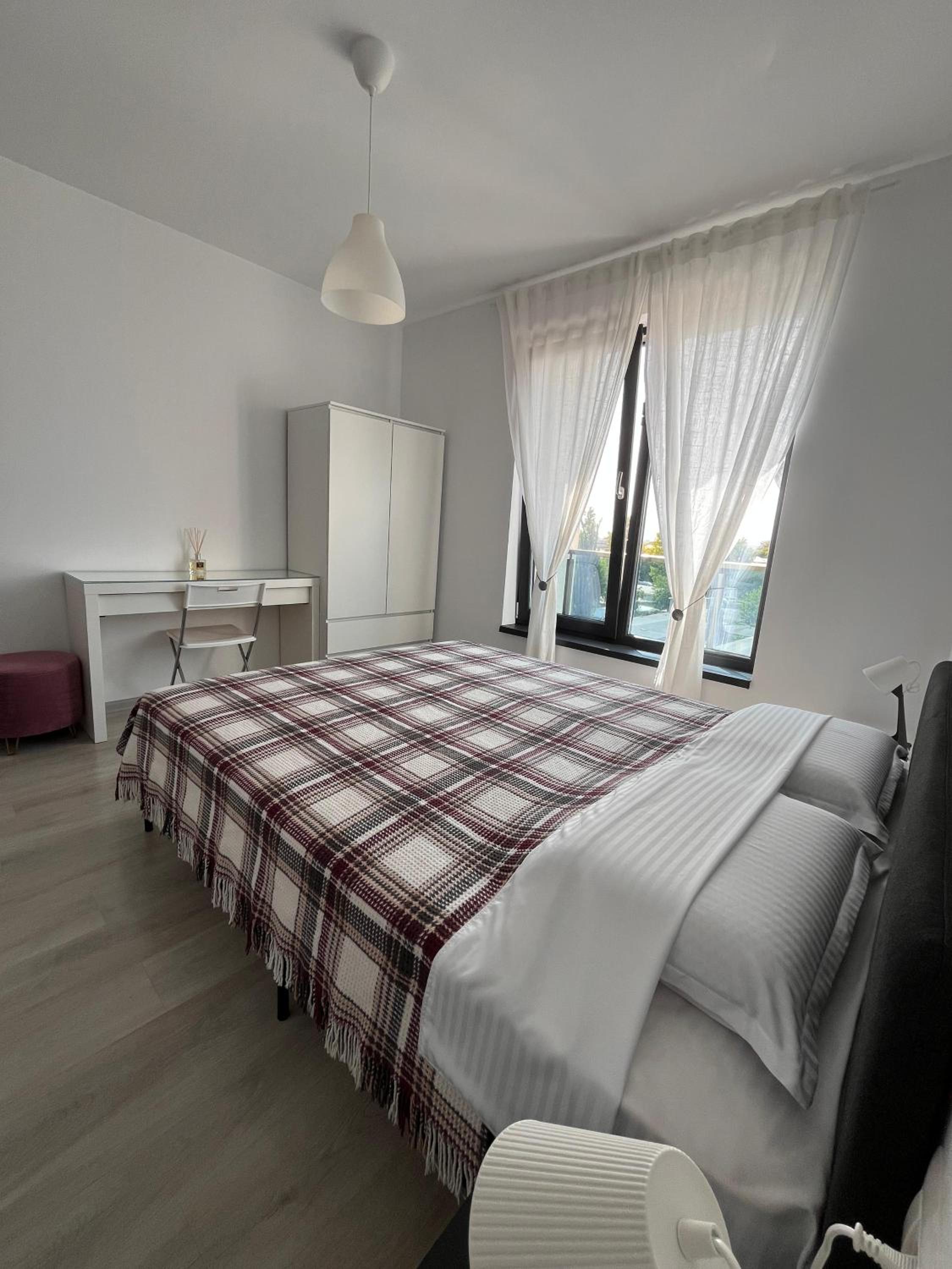 Sunset Apartment Otopeni view 5