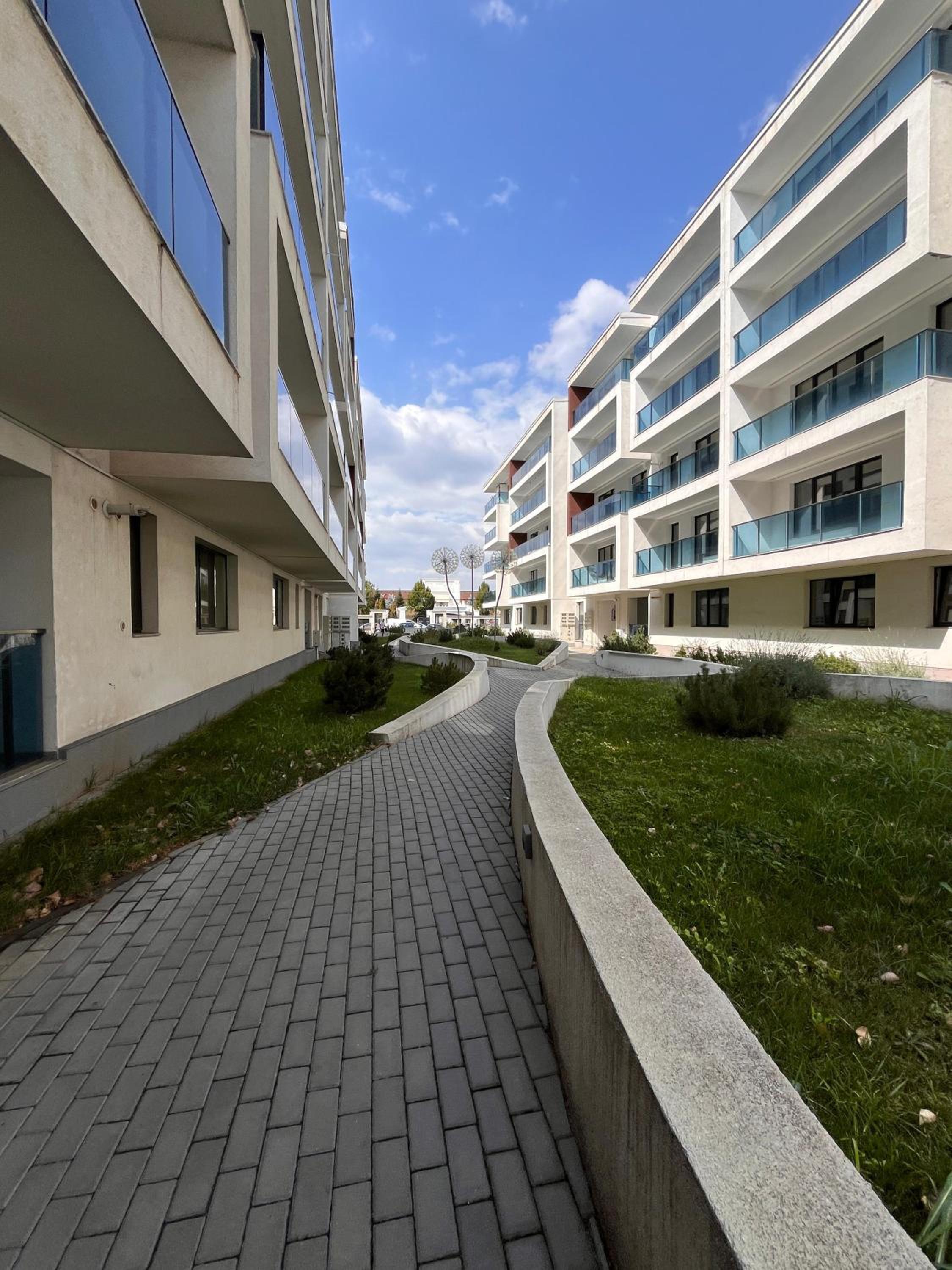 Sunset Apartment Otopeni view 2