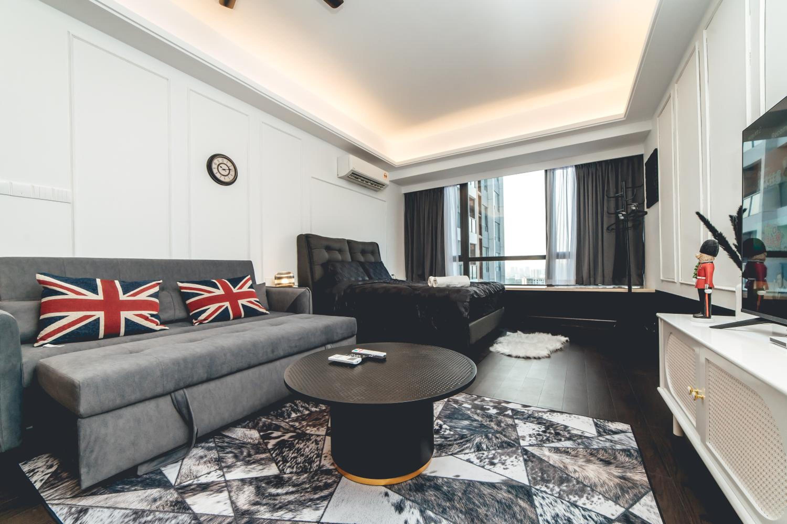 R&F Ebon Elegance 1BR Studio 5mins CIQ by Our Stay