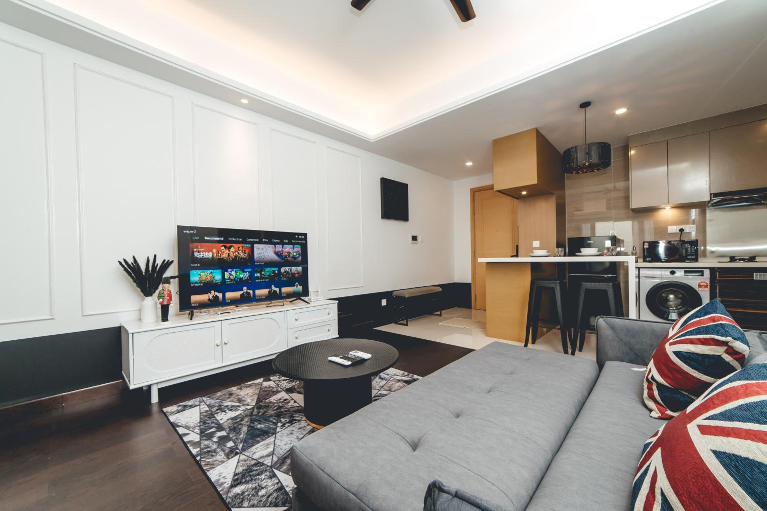 R&F Ebon Elegance 1BR Studio 5mins CIQ by Our Stay