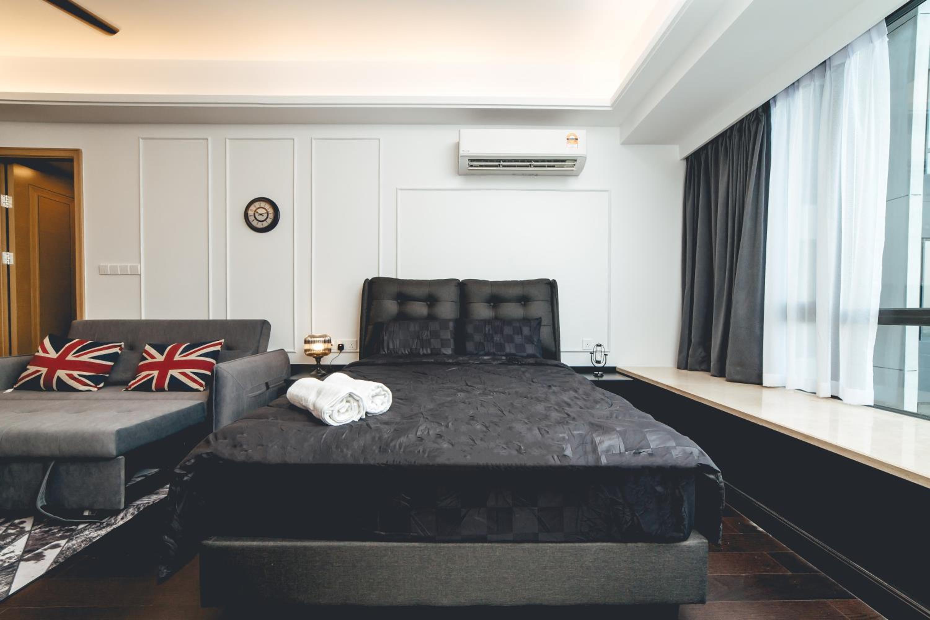 R&F Ebon Elegance 1BR Studio 5mins CIQ by Our Stay