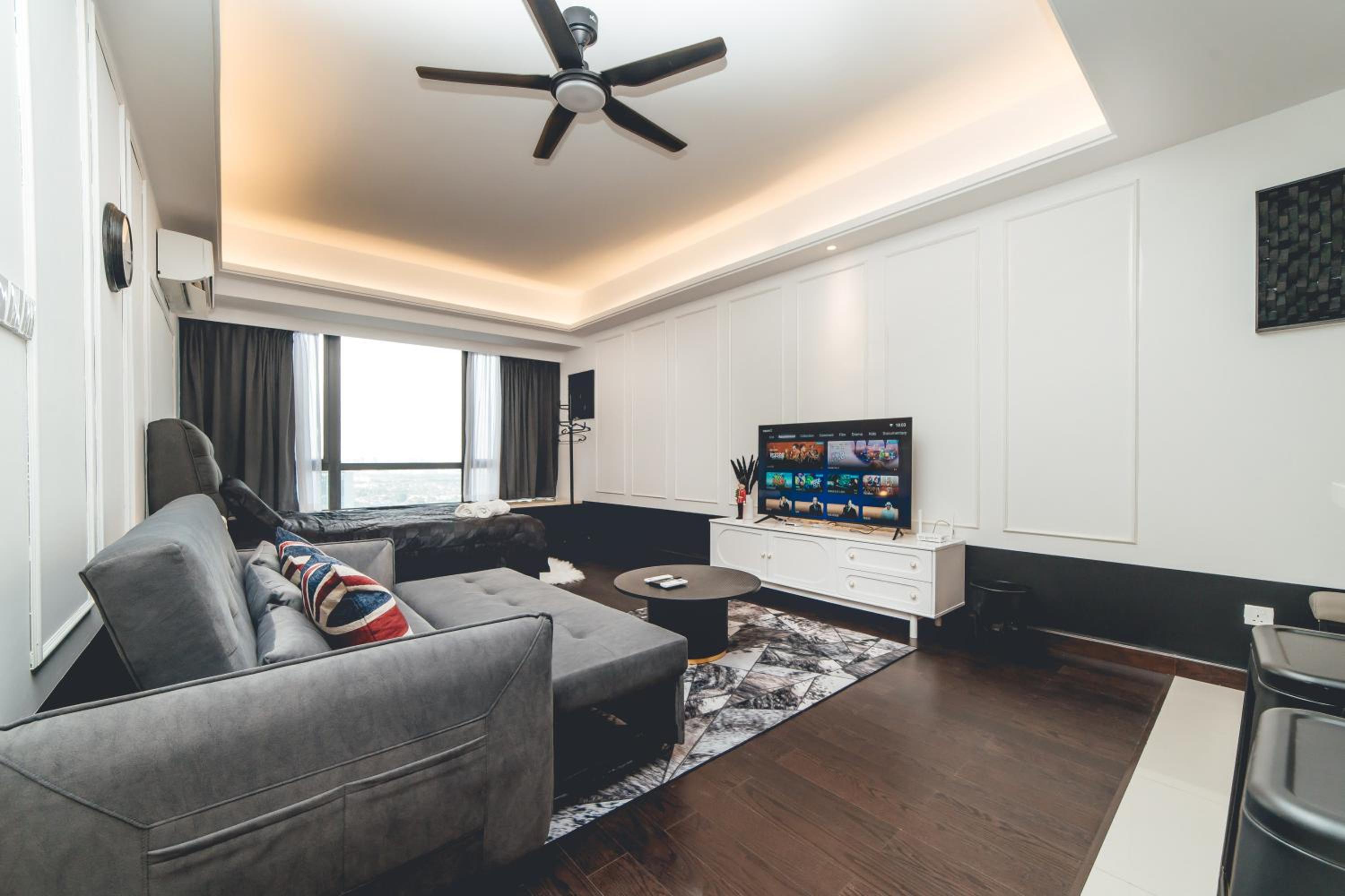 R&F Ebon Elegance 1BR Studio 5mins CIQ by Our Stay