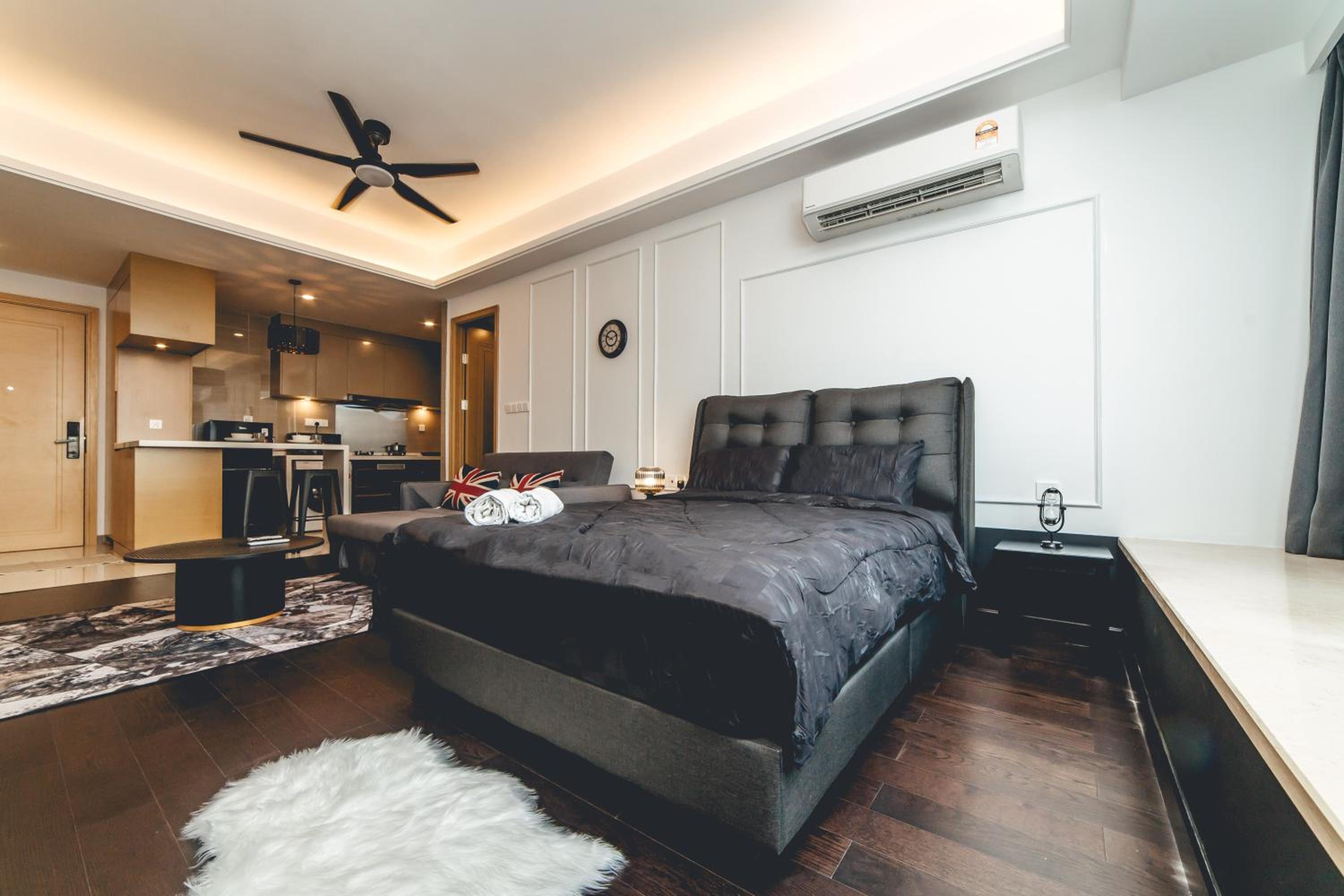R&F Ebon Elegance 1BR Studio 5mins CIQ by Our Stay