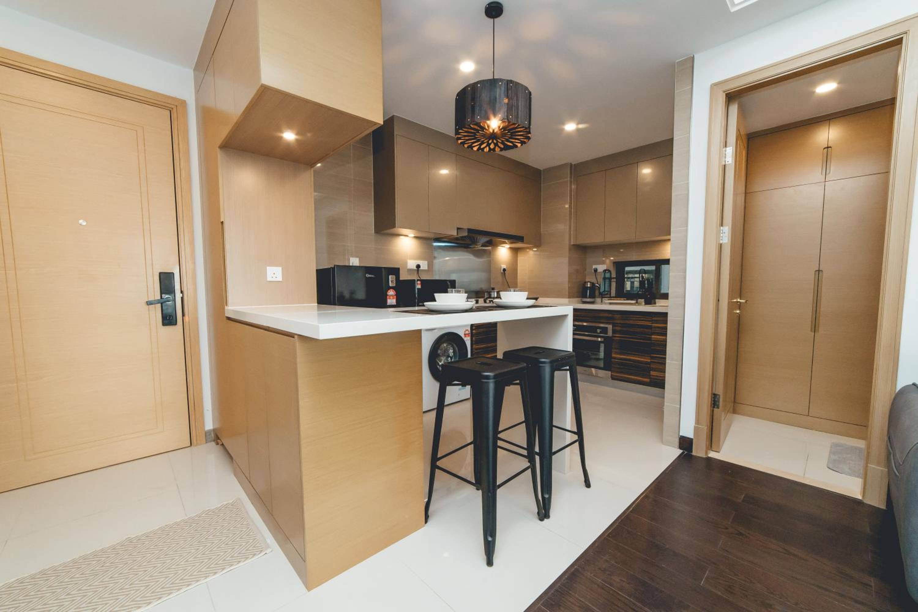 R&F Ebon Elegance 1BR Studio 5mins CIQ by Our Stay