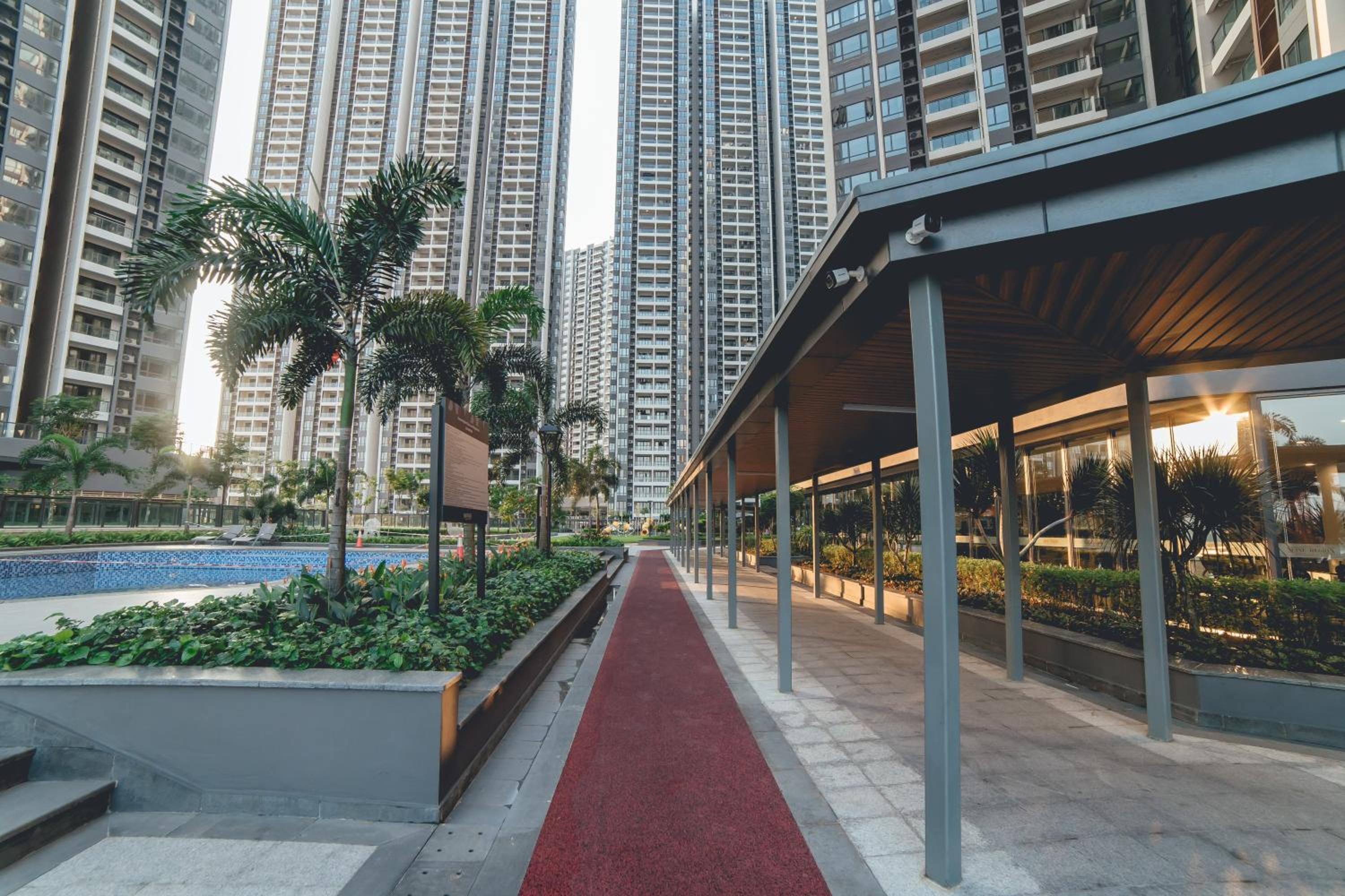 R&F Ebon Elegance 1BR Studio 5mins CIQ by Our Stay