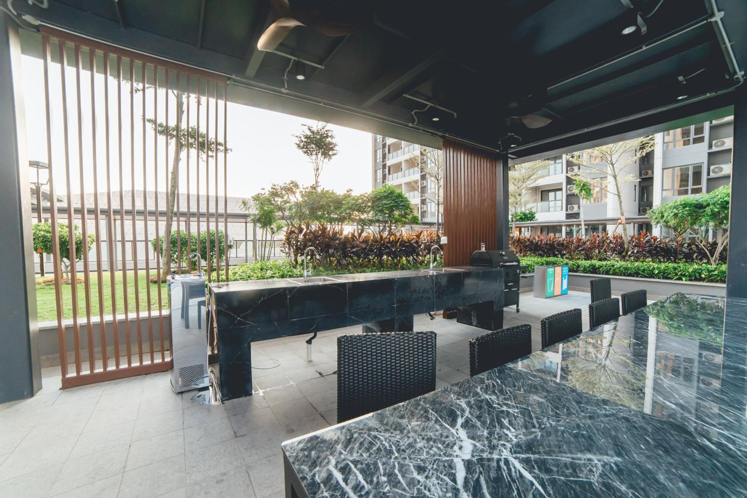 R&F Ebon Elegance 1BR Studio 5mins CIQ by Our Stay