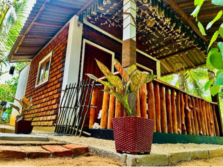 Isuru Cabanas and Restaurant view 4