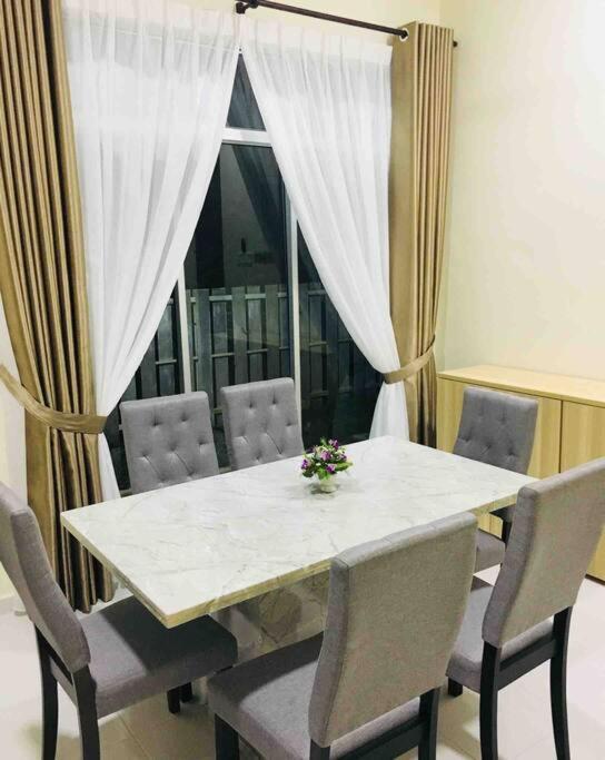Bumiemas Homestay Perlis - 3 BEDROOM
