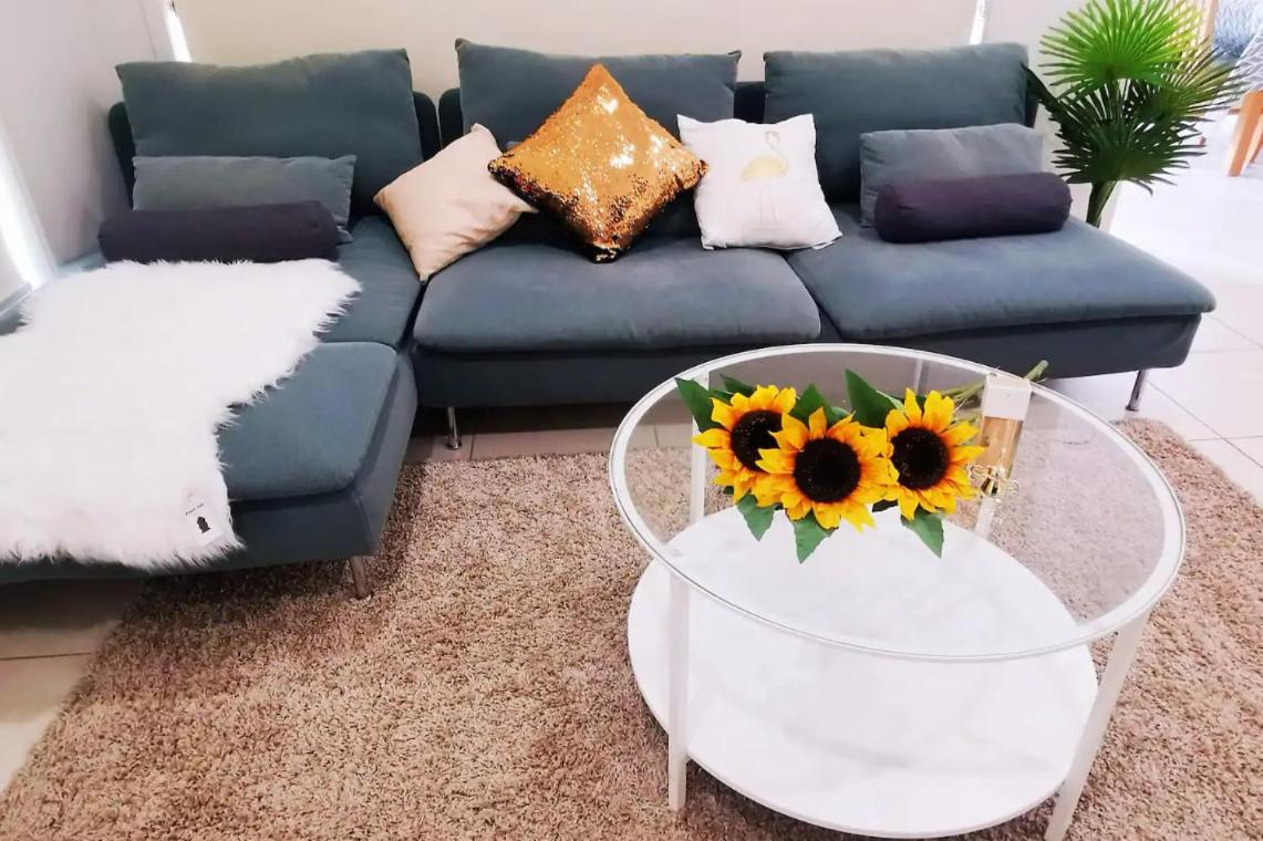Kellyville Adorable 5Br - Closed to Shops & Parks