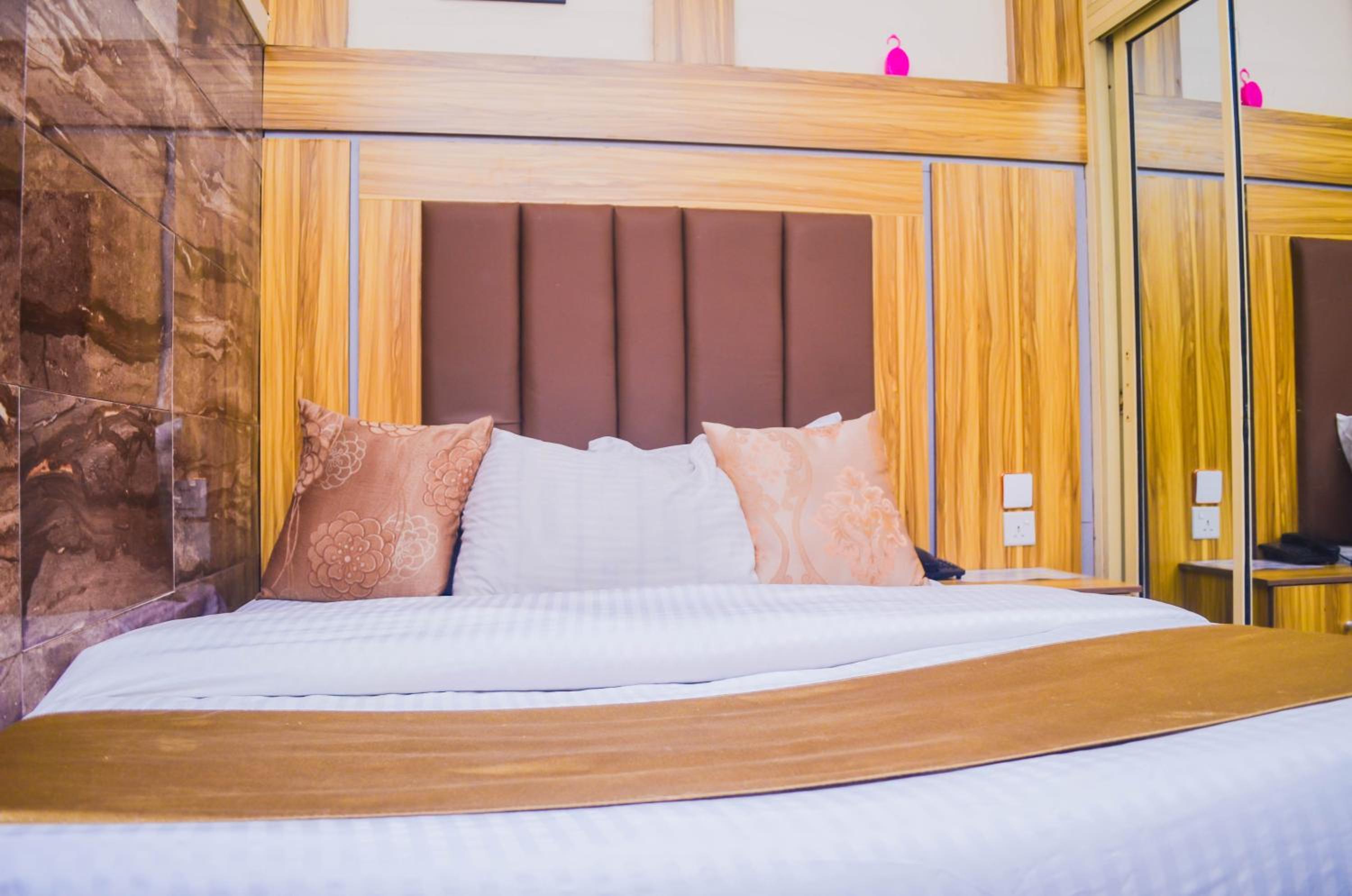 Owee Hotel Apartment and Suites view 4