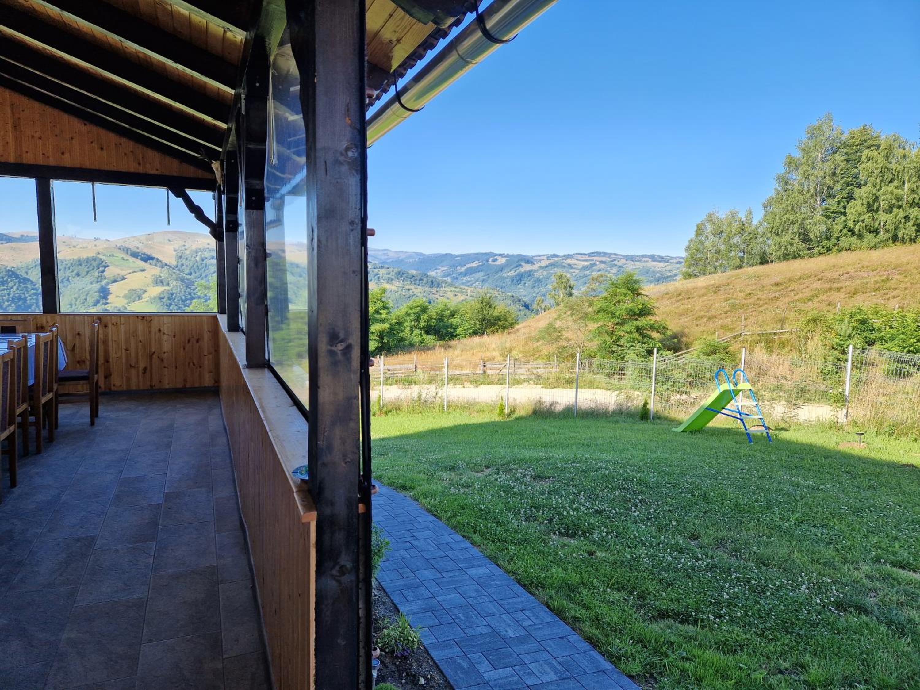 Cabana Alpina Jina view 2