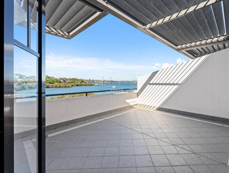 Breathtaking Waterfront Penthouse with BigTerrace near to Olympic Park
