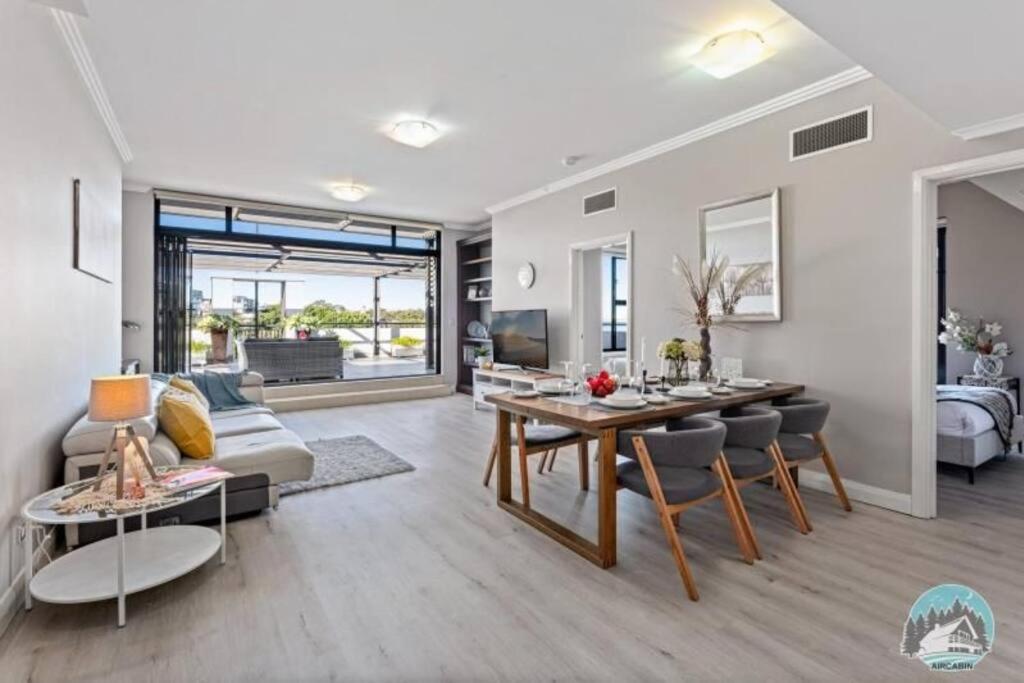 Breathtaking Waterfront Penthouse with BigTerrace near to Olympic Park