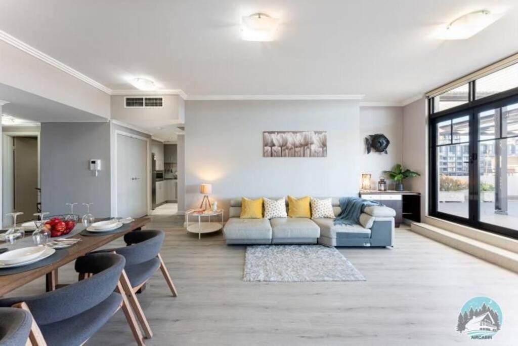Breathtaking Waterfront Penthouse with BigTerrace near to Olympic Park