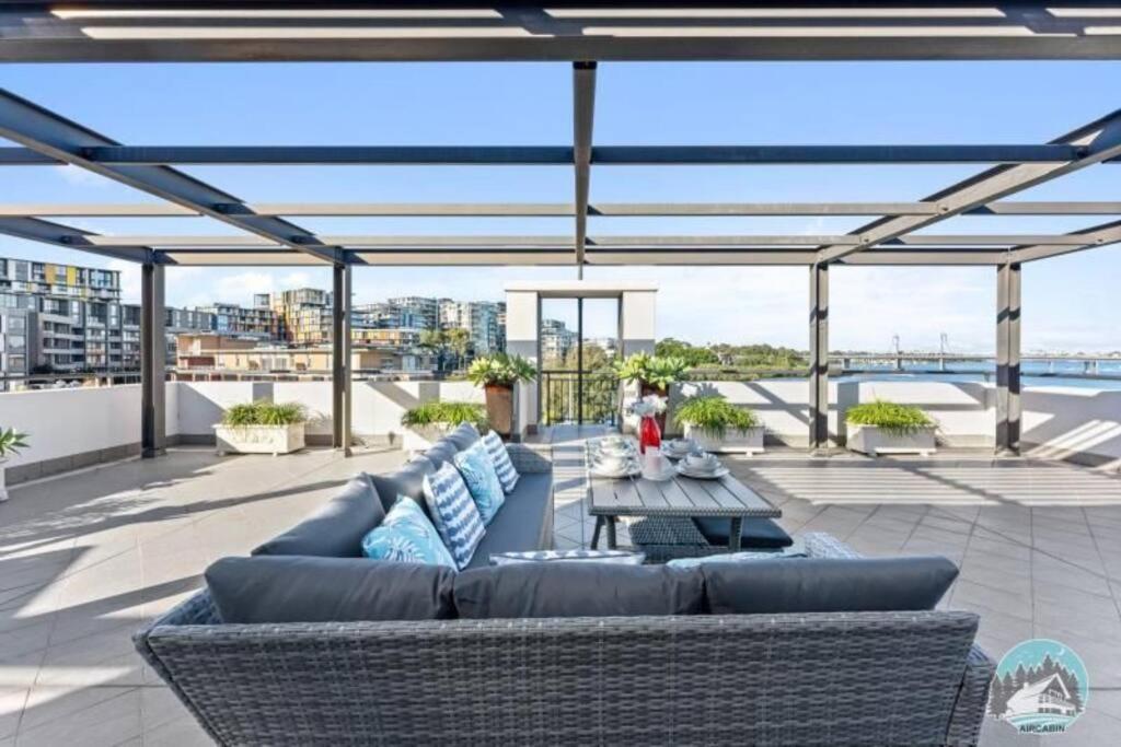 Breathtaking Waterfront Penthouse with BigTerrace near to Olympic Park
