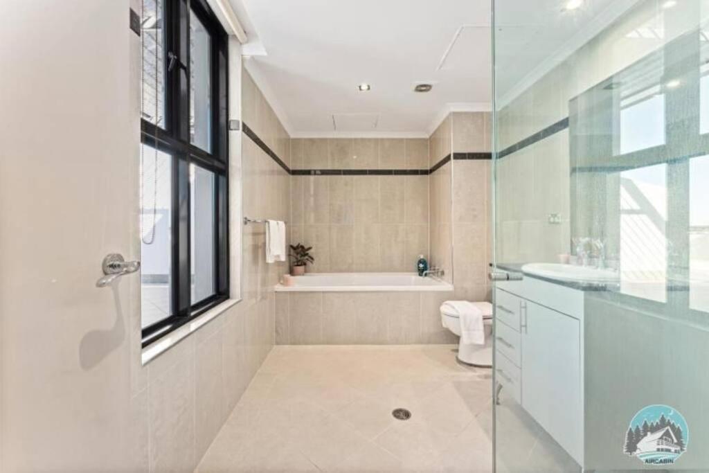 Breathtaking Waterfront Penthouse with BigTerrace near to Olympic Park