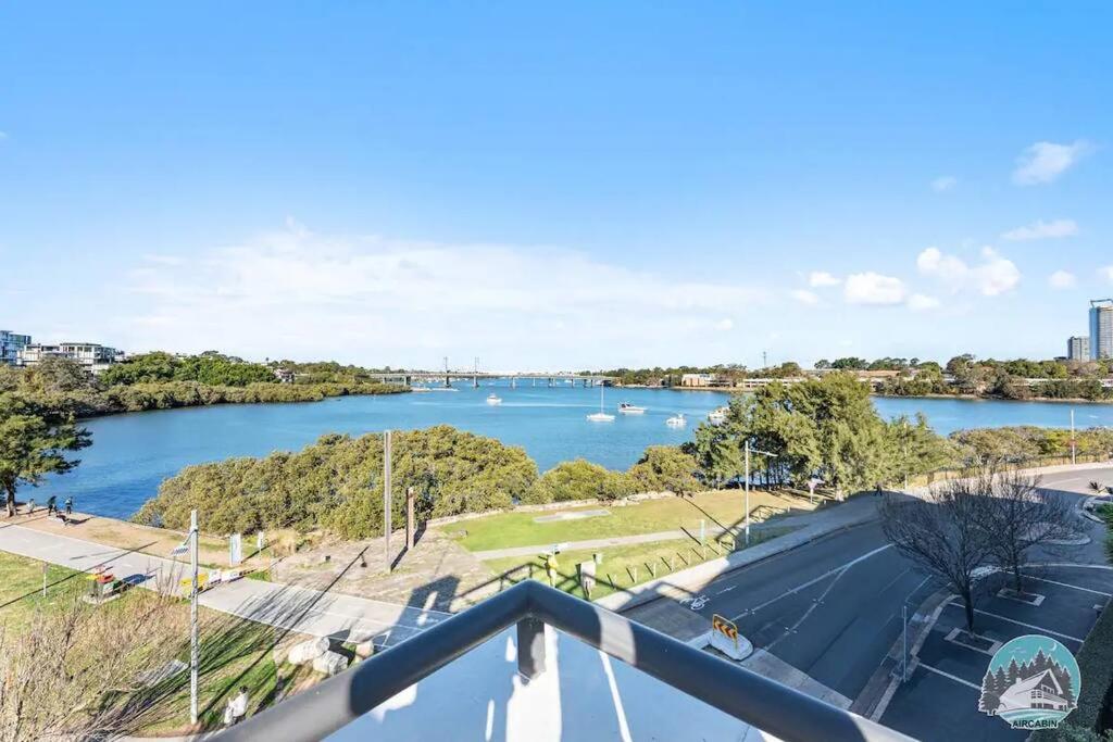 Breathtaking Waterfront Penthouse with BigTerrace near to Olympic Park