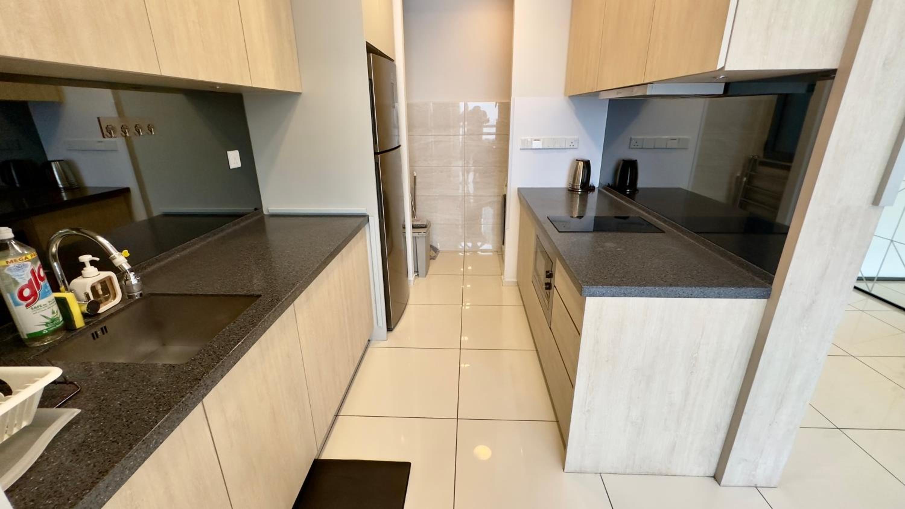 Extravagant Family-Biz Nest II Robertson 12F