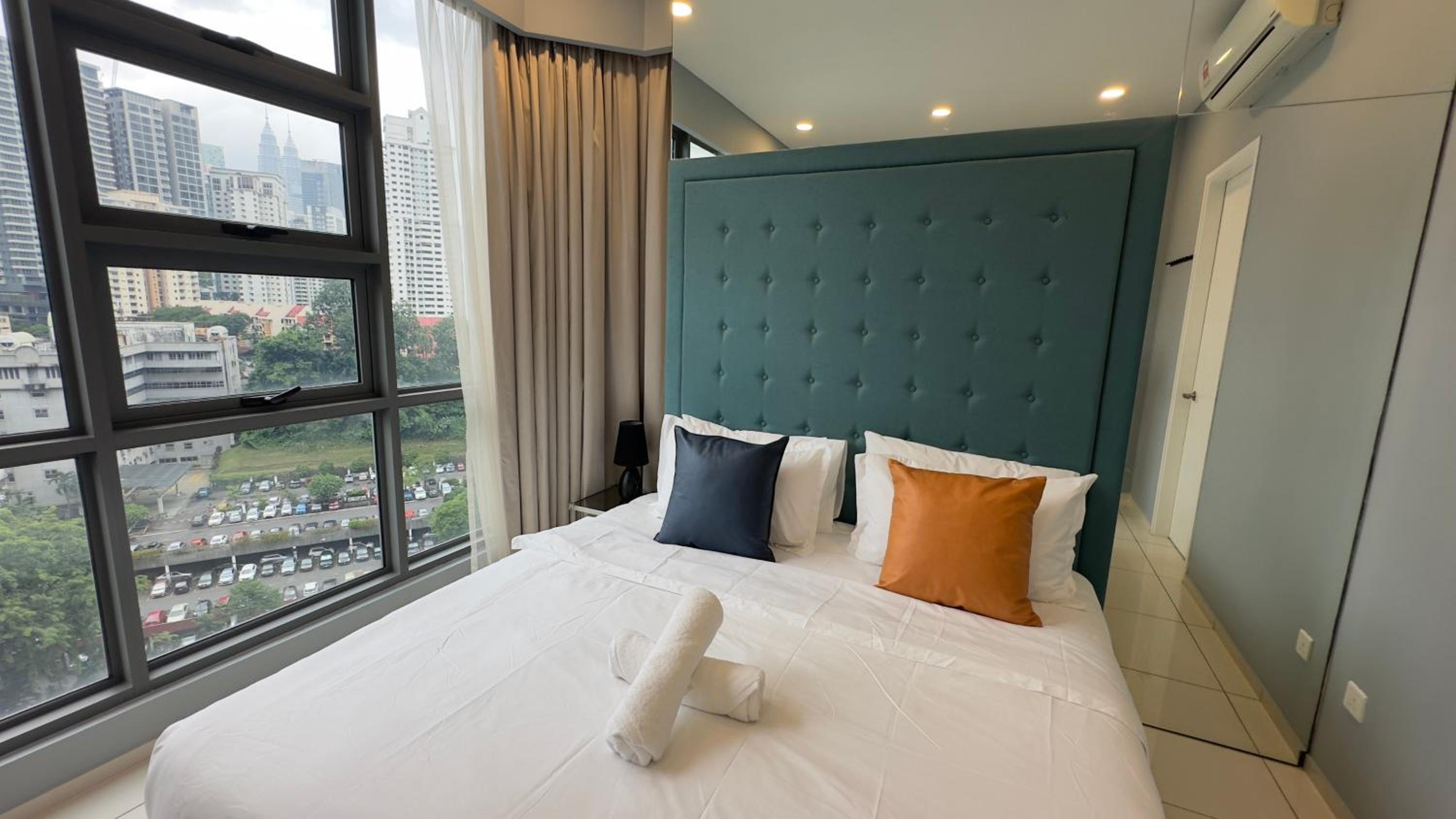 Extravagant Family-Biz Nest II Robertson 12F
