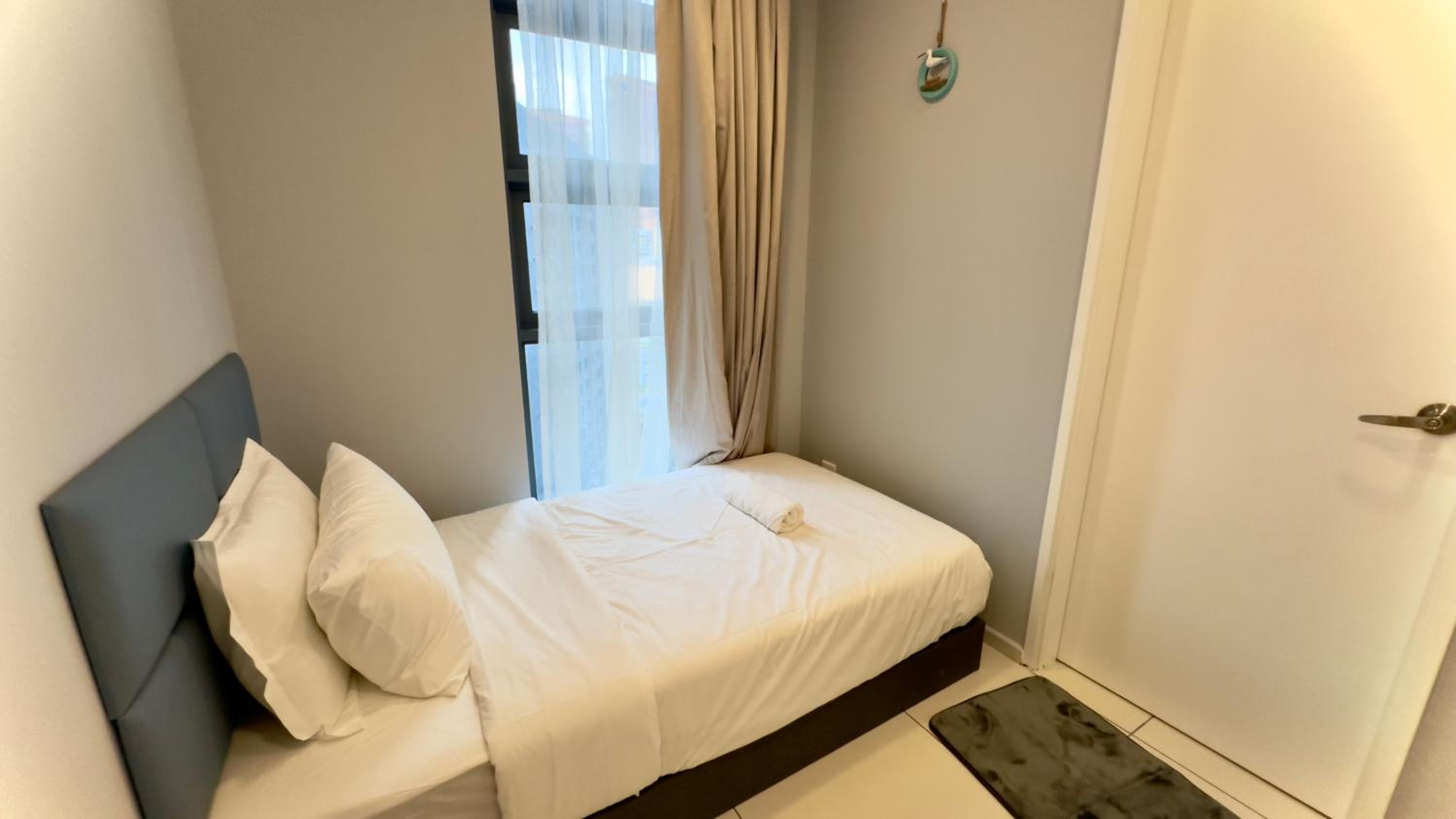 Extravagant Family-Biz Nest II Robertson 12F