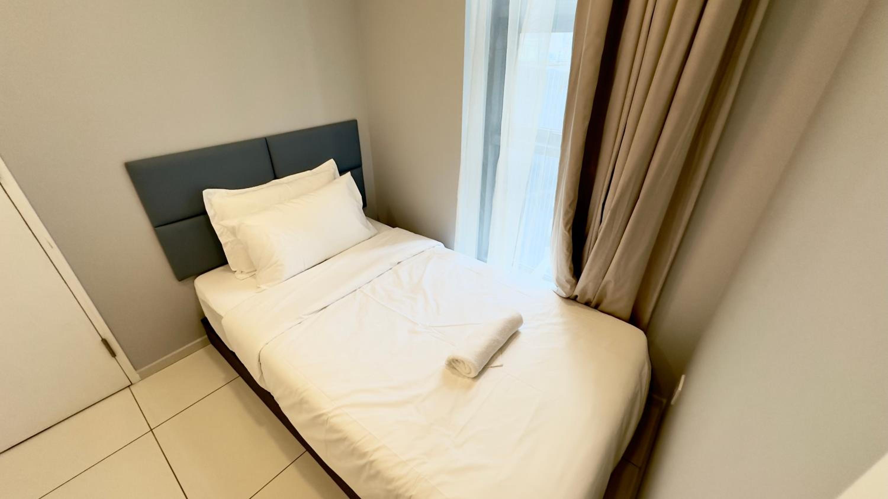 Extravagant Family-Biz Nest II Robertson 12F