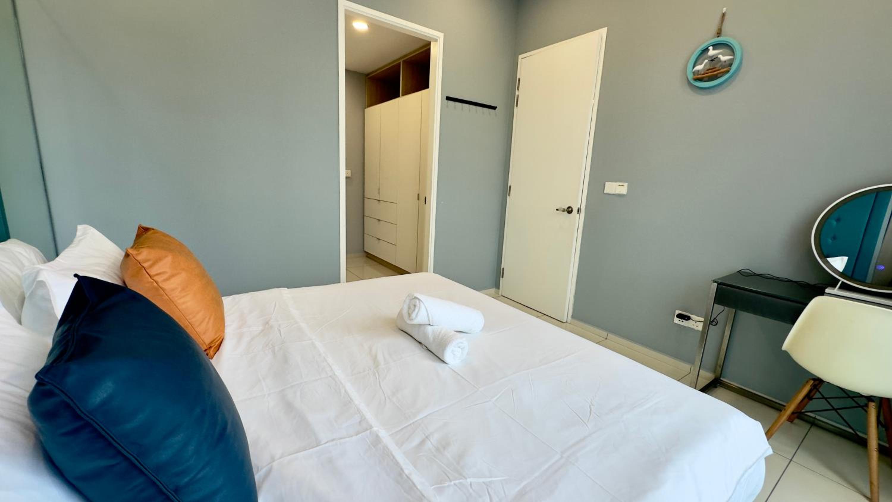 Extravagant Family-Biz Nest II Robertson 12F