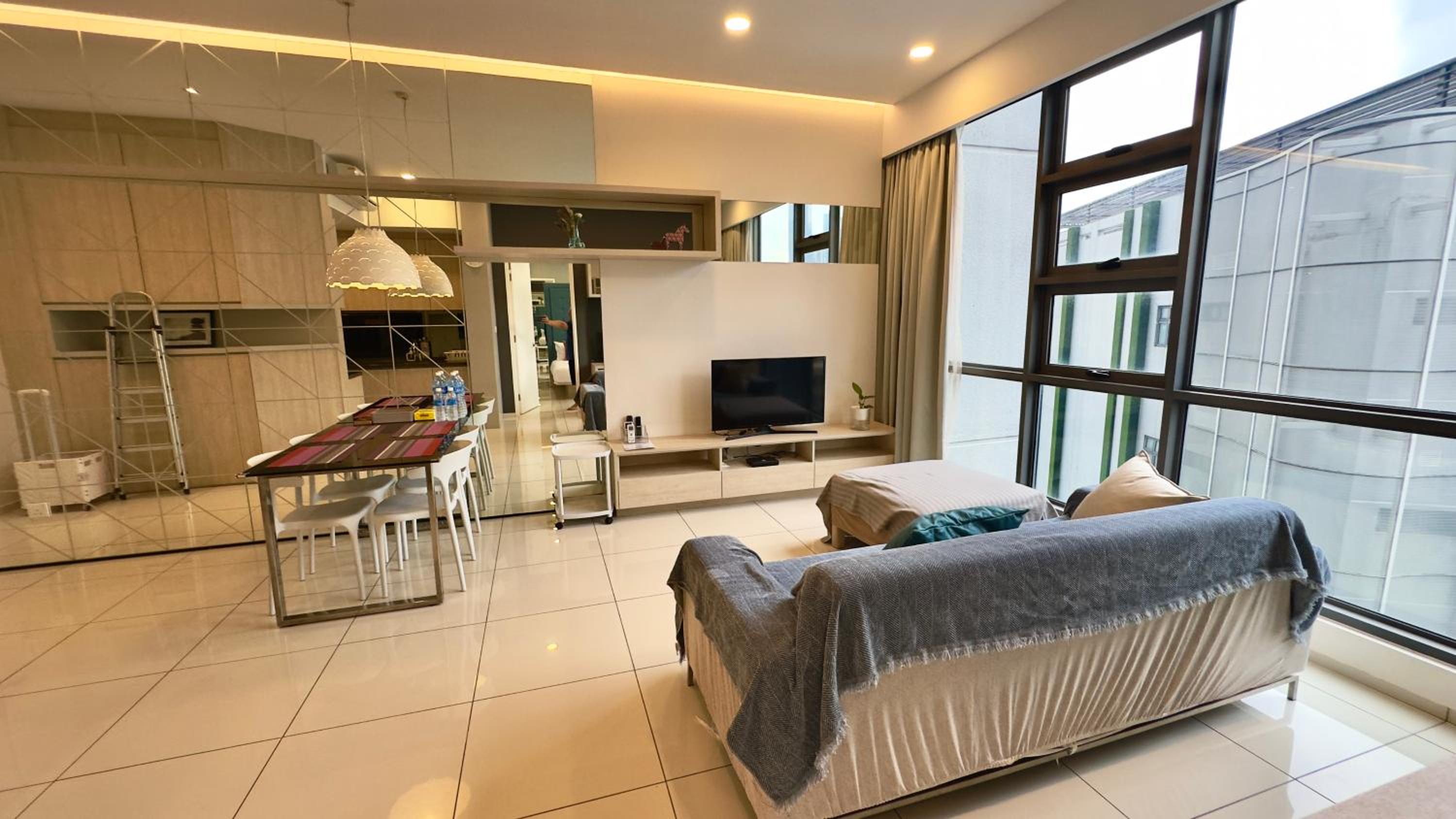 Extravagant Family-Biz Nest II Robertson 12F