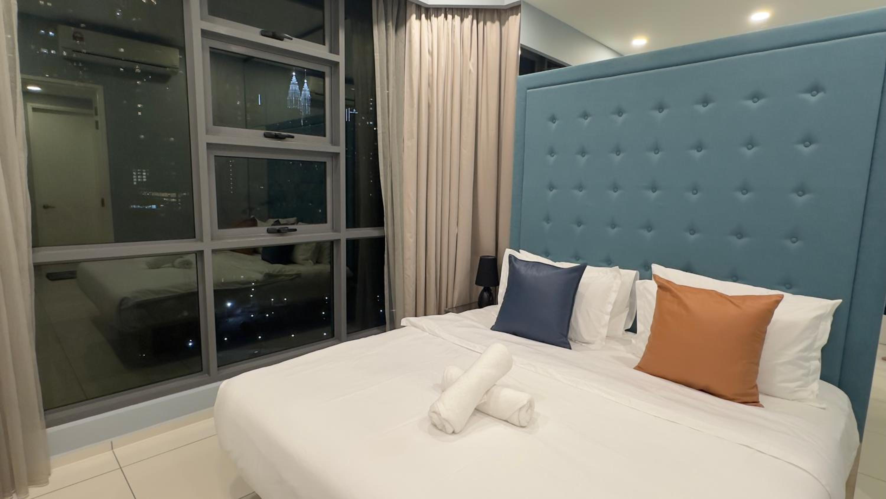Extravagant Family-Biz Nest II Robertson 12F