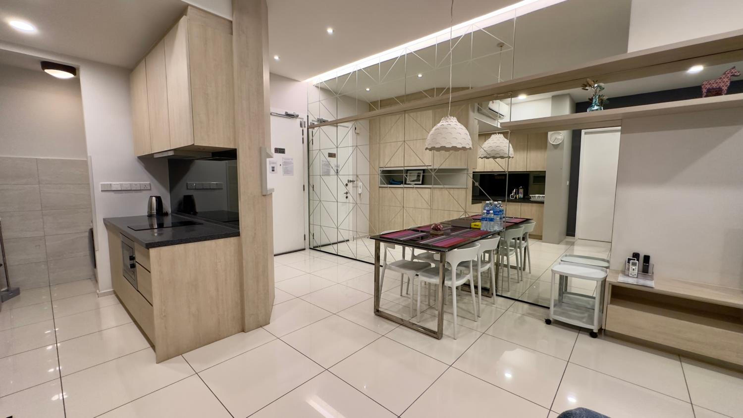 Extravagant Family-Biz Nest II Robertson 12F