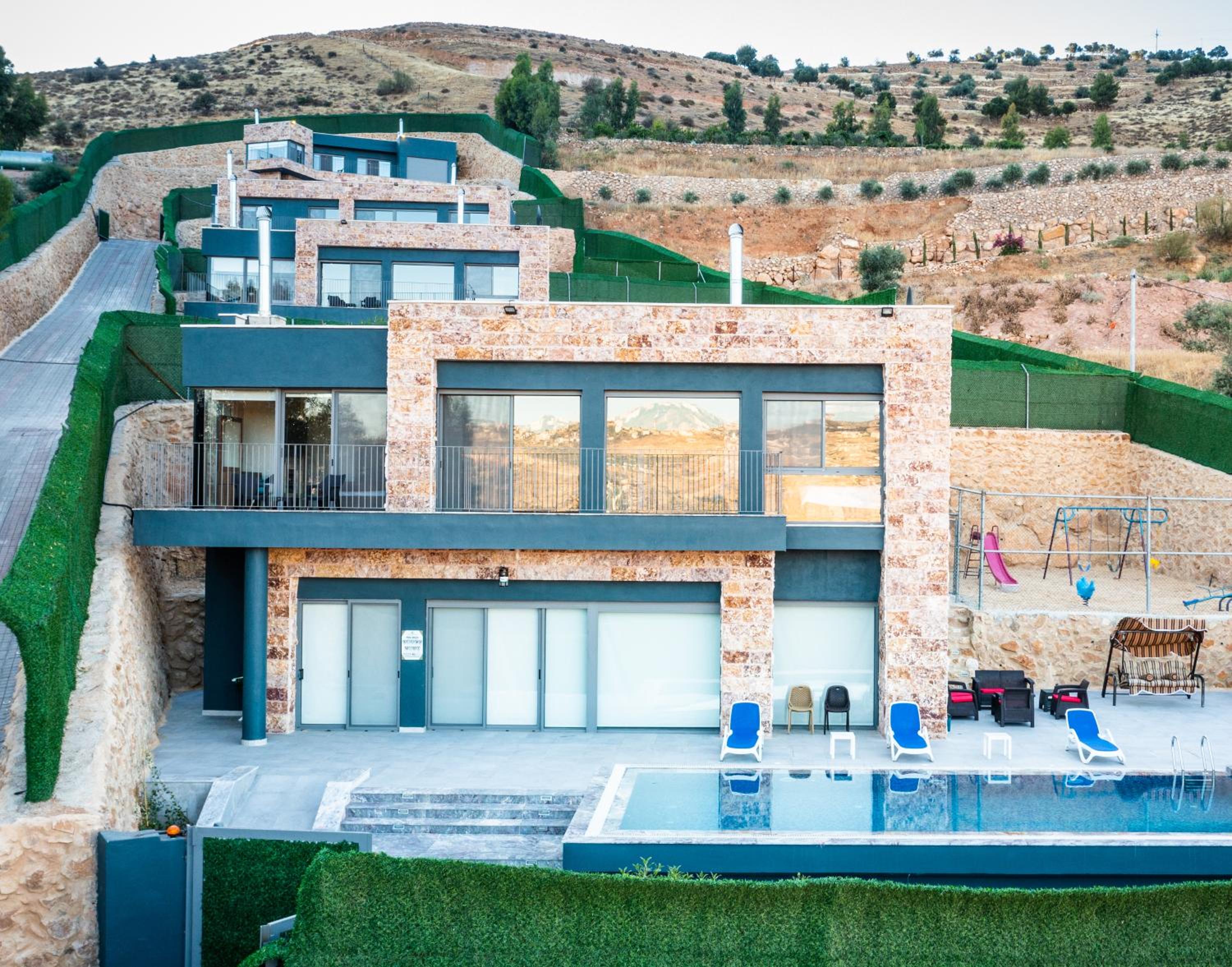 Makanak Villas