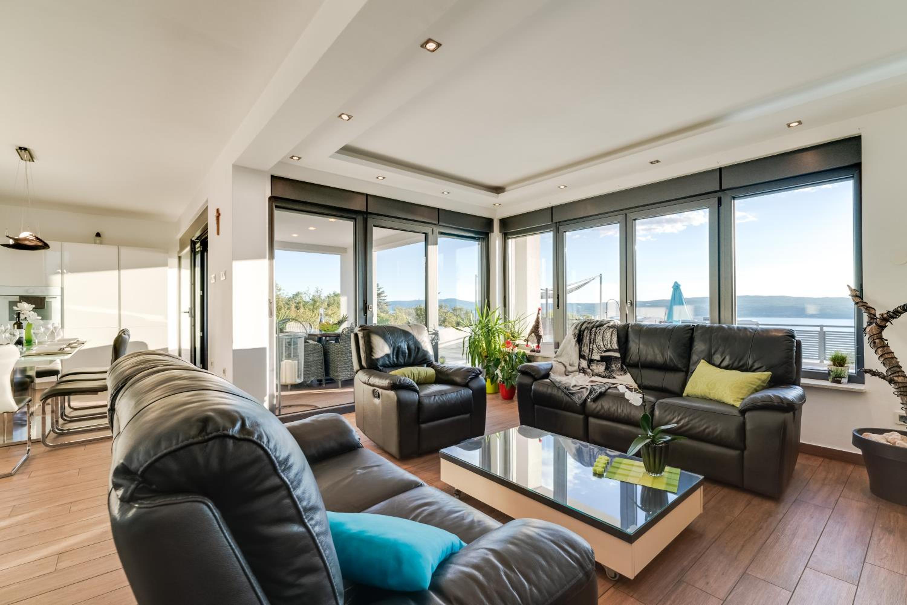 Luxury villa with pool near the beach, great view - TRAVELER tourist agency Krk - ID 2135 view 5