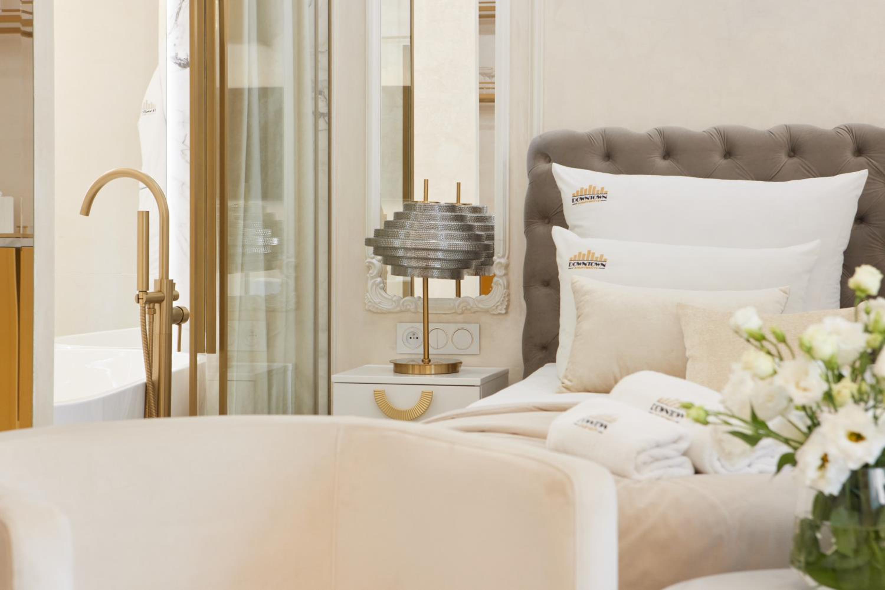 Nadmotławie Jacuzzi Mirror Suite by Downtown Apartments