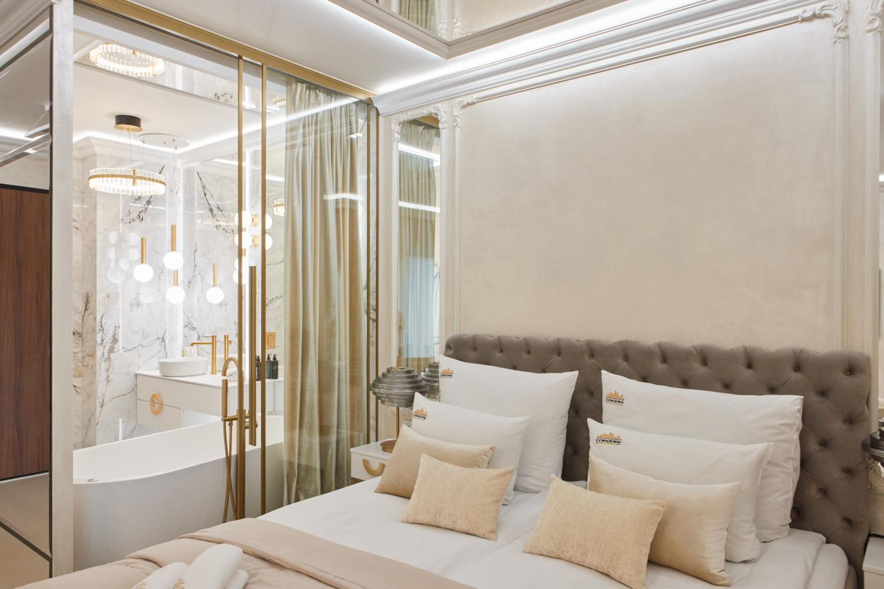 Nadmotławie Jacuzzi Mirror Suite by Downtown Apartments