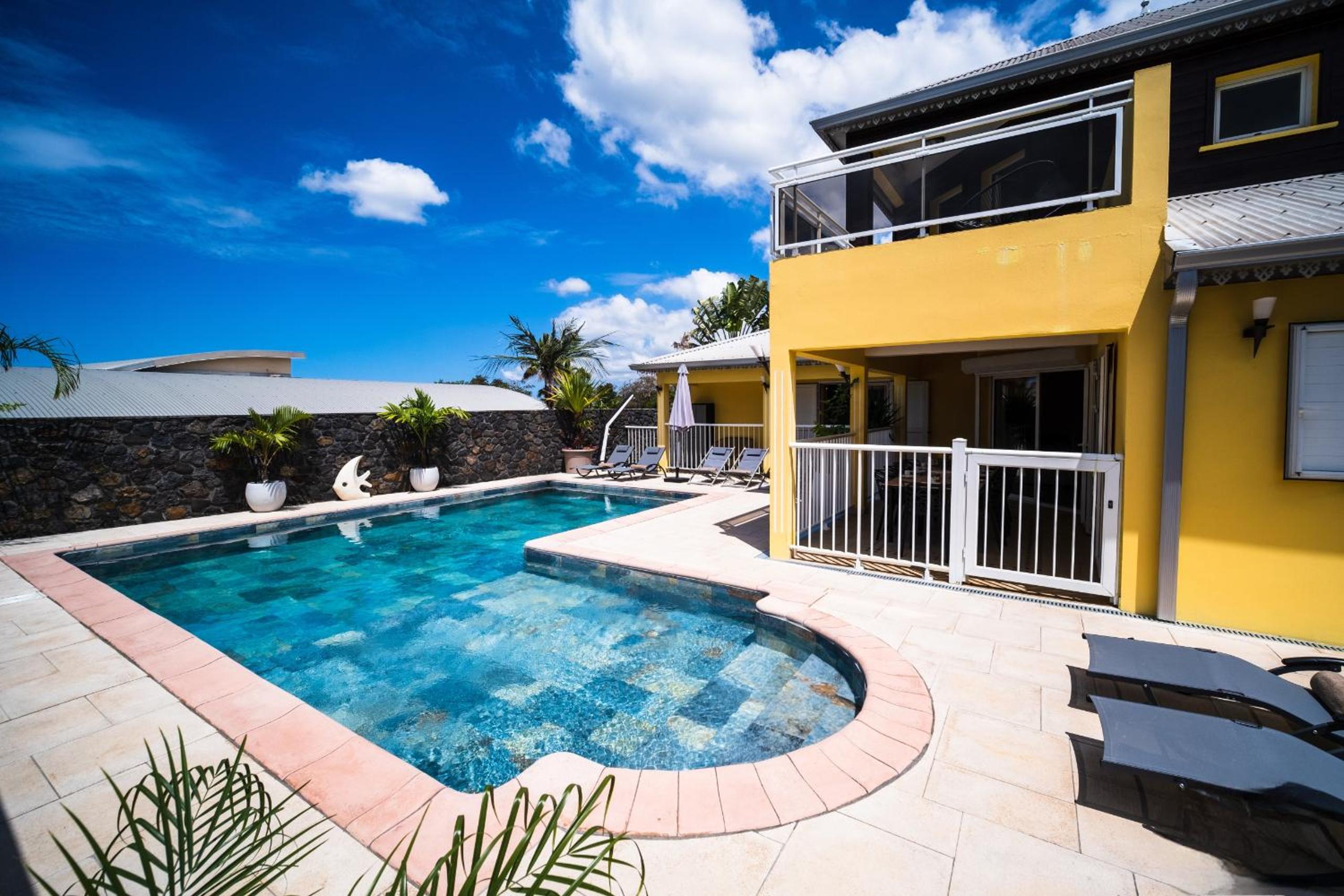 La belle Villa Jolicoeur & sa piscine chauffée view 5