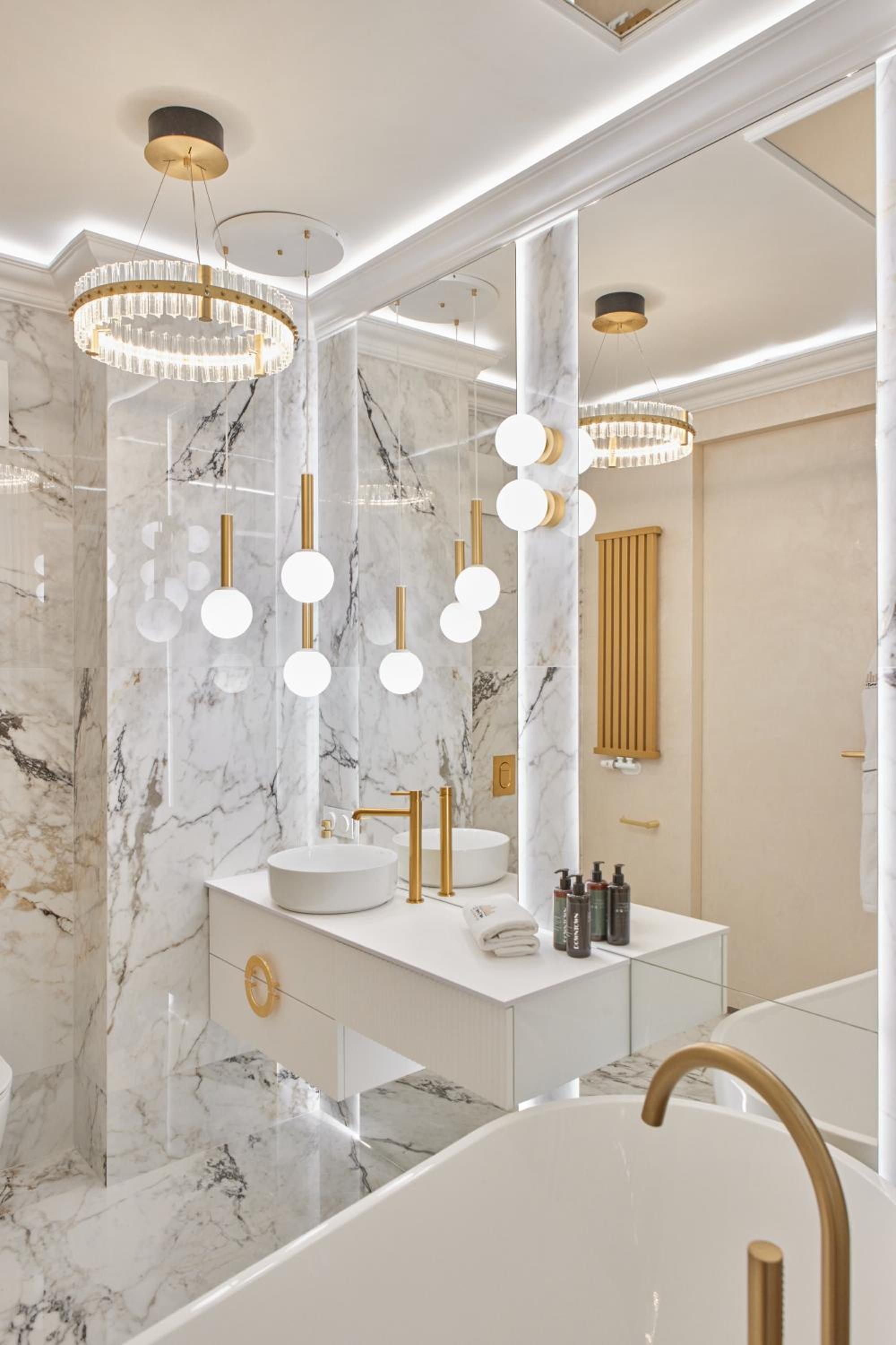 Nadmotławie Jacuzzi Mirror Suite by Downtown Apartments