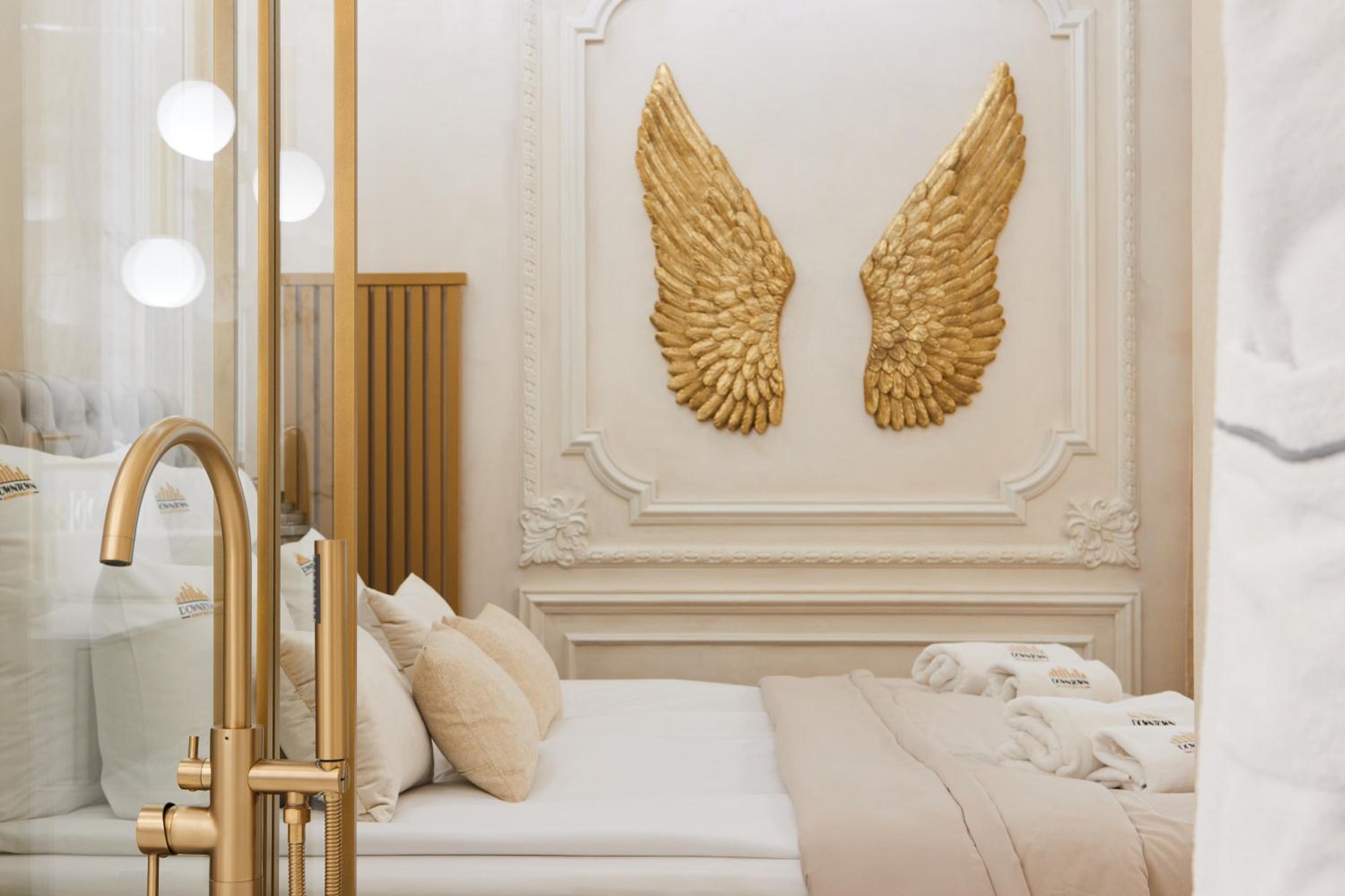 Nadmotławie Jacuzzi Mirror Suite by Downtown Apartments