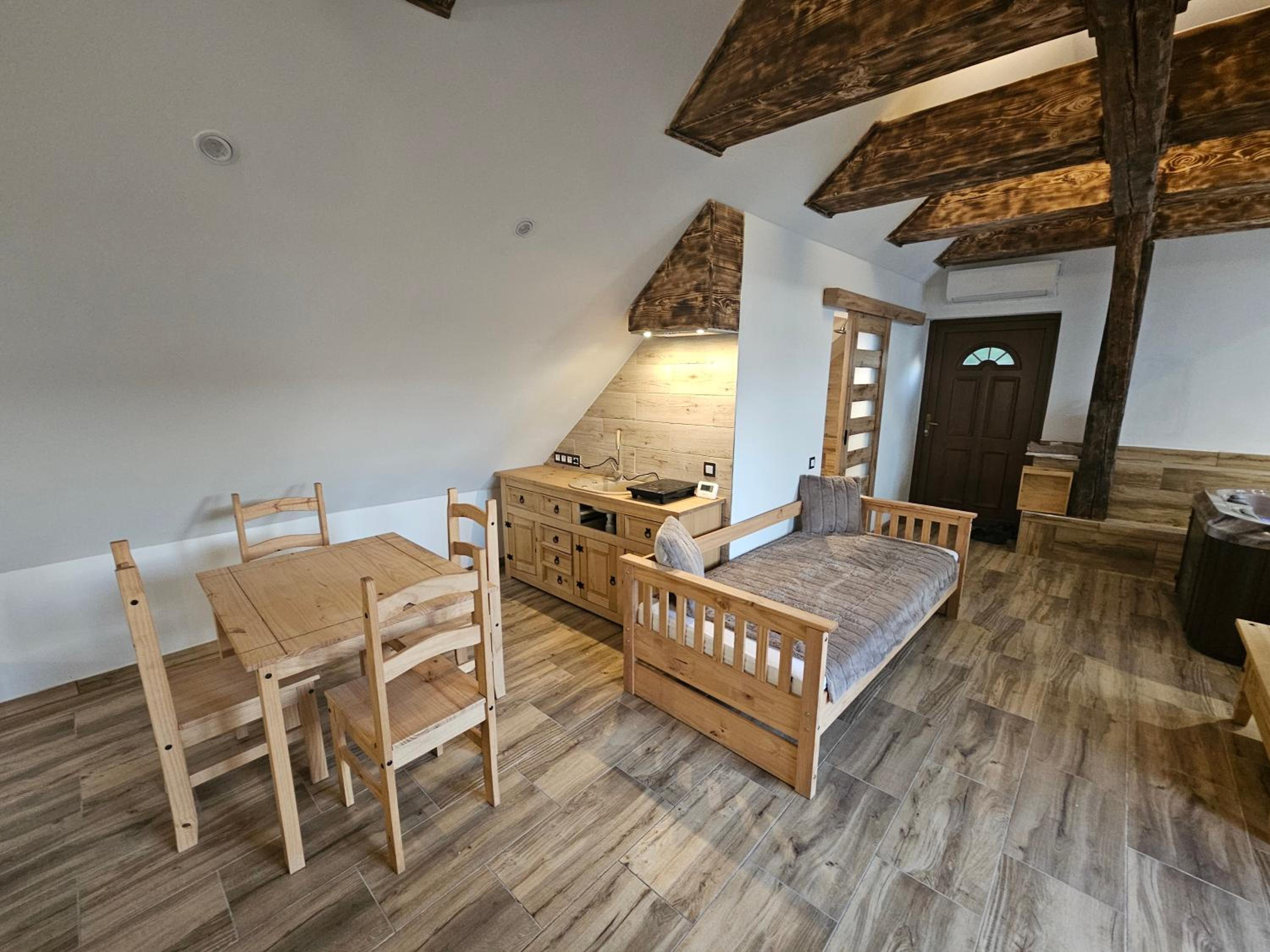 Vířivka a sauna na pokoji,nebo na vlastní terase - Farma u Příbrami