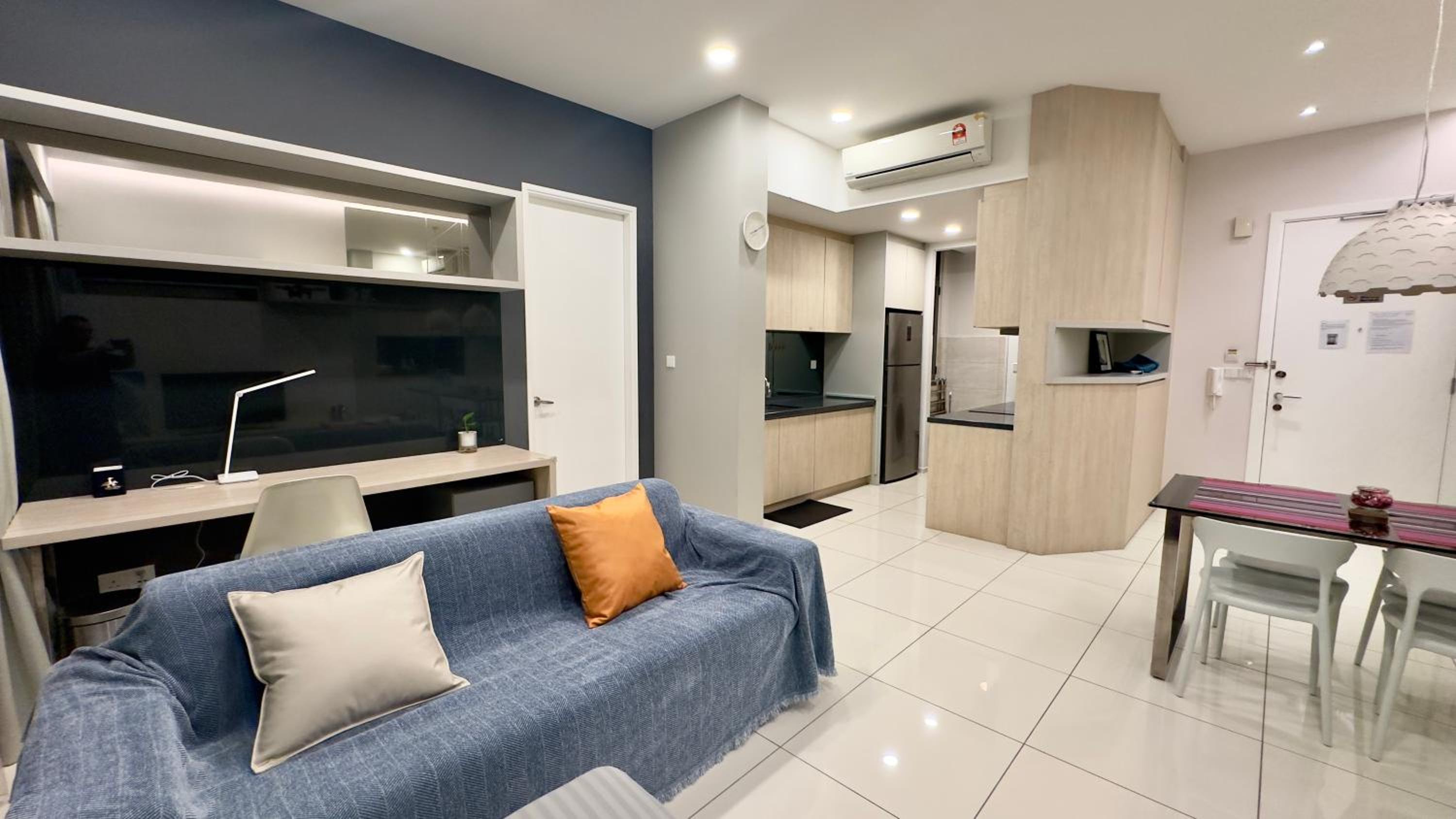 Extravagant Family-Biz Nest II Robertson 12F