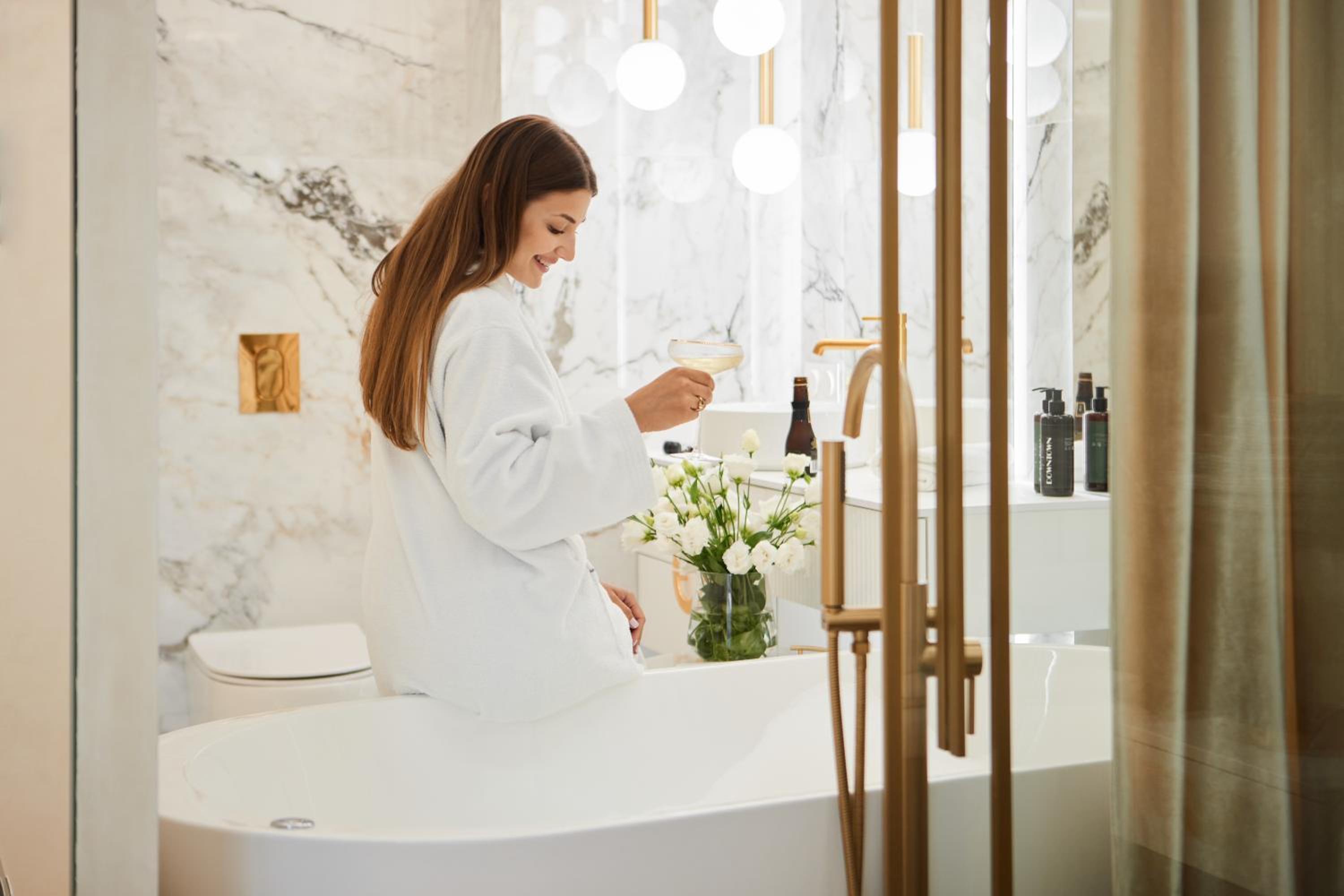 Nadmotławie Jacuzzi Mirror Suite by Downtown Apartments